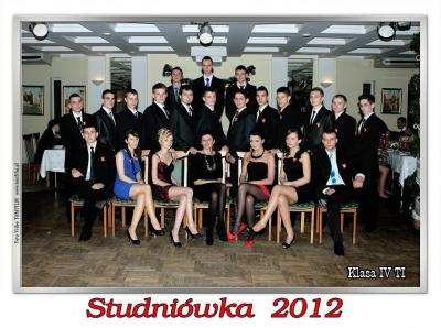 studniowka2012klasaivti.jpg